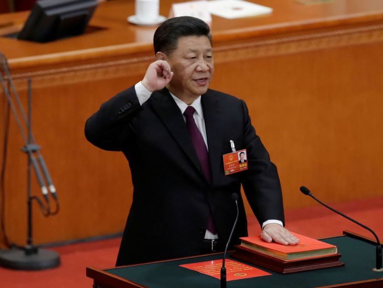 Chinese President Xi Jinping with his hand on the Constitution takes the oath, after he is voted as the president for another term, at the fifth plenary session of the National People&#39;s Congress (NPC) at the Great Hall of the People in Beijing, China March 17, 2018. REUTERS/Jason Lee