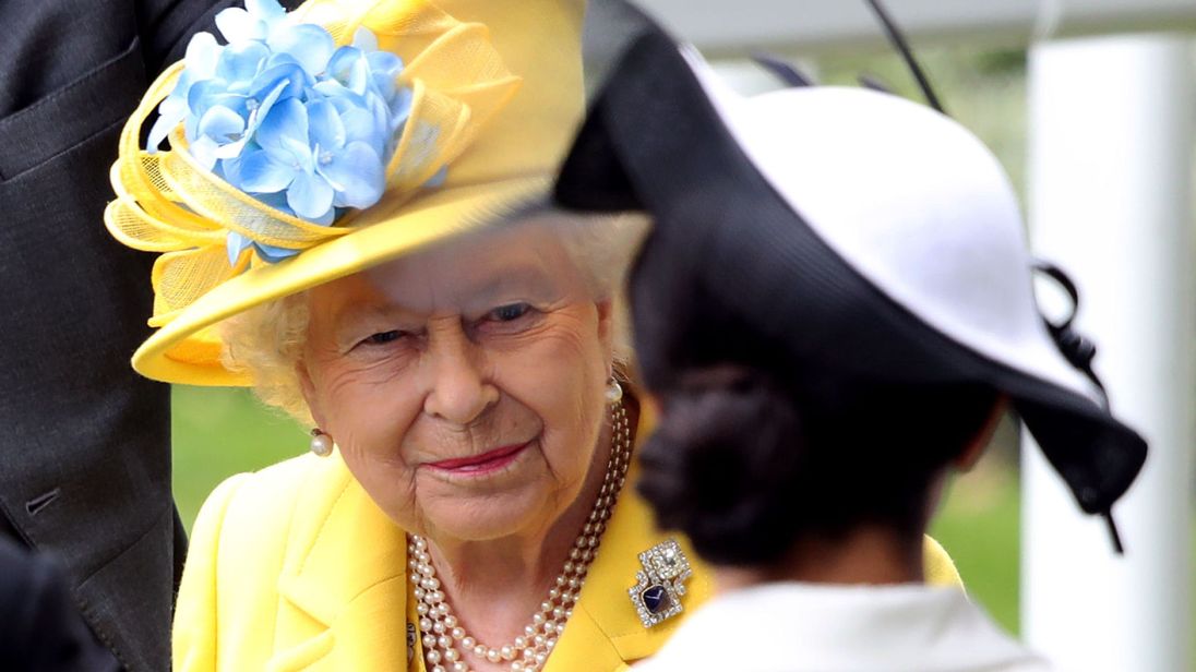 The Duchess greets the Queen at Ascot
